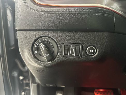 Used 2019 Dodge Charger SXT w/ Plus Group image 26