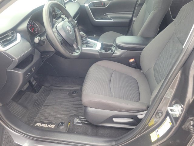 Used 2021 Toyota RAV4 LE FWD image 11