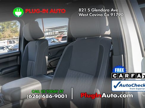 Used 2023 Nissan Titan SV w/ SV Convenience Package image 9