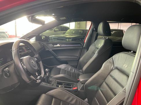 Used 2019 Volkswagen Golf R 4-Door image 16