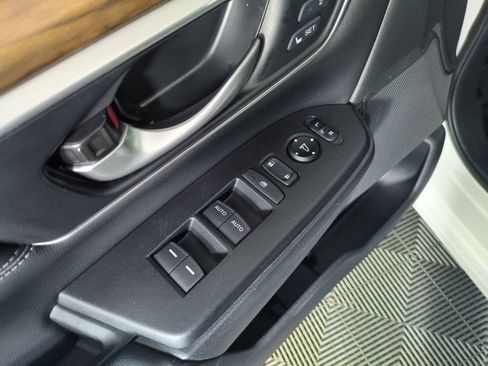 Used 2021 Honda CR-V Touring image 11