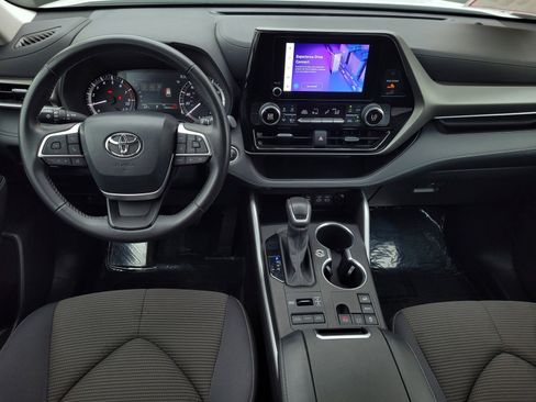 Certified 2024 Toyota Highlander LE image 14