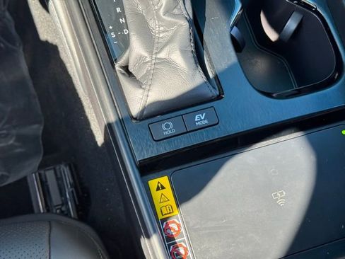 Used 2025 Lexus ES 300h 300h w/ Premium Package image 18