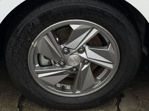 Certified 2025 Hyundai Elantra SE w/ Cargo Package image 7