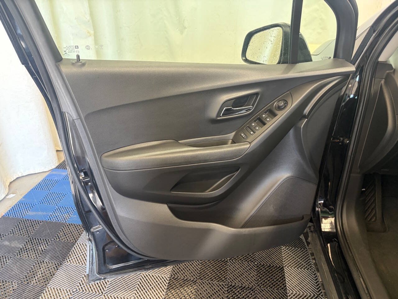 Used 2019 Chevrolet Trax LT FWD image 8