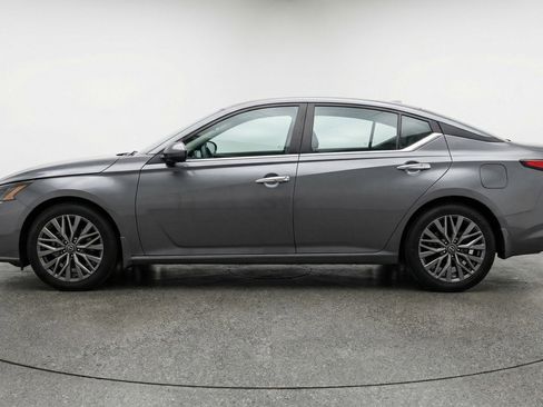 Used 2025 Nissan Altima 2.5 SV image 5