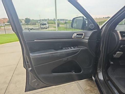 Used 2015 Jeep Grand Cherokee Limited RWD image 11