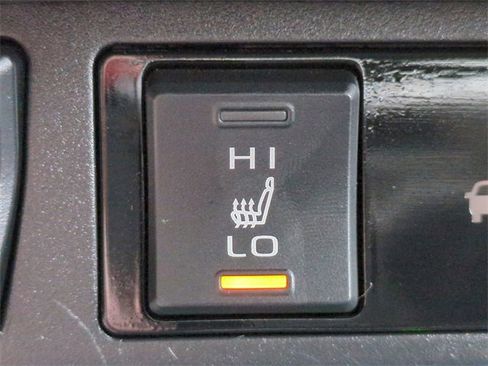 Used 2023 Toyota RAV4 XLE Premium image 23