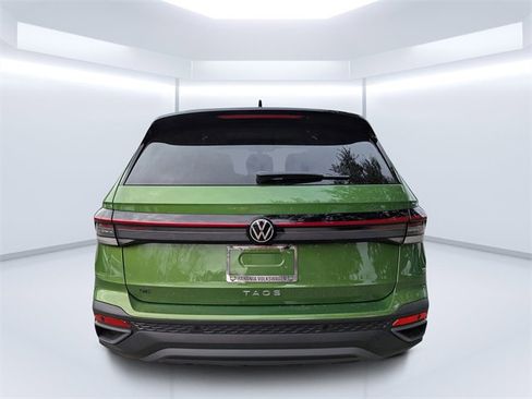 New 2026 Volkswagen Taos SE image 4