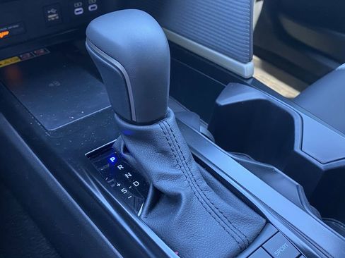 Used 2025 Toyota Camry SE image 10