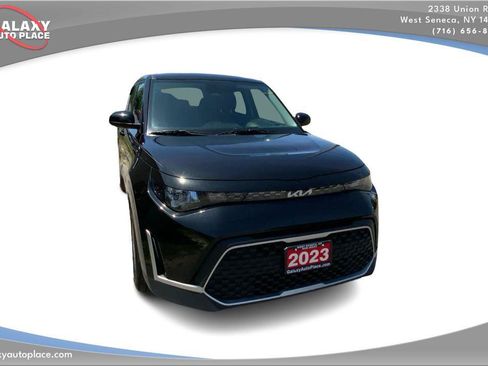 Used 2023 Kia Soul LX w/ Option Group 015 FWD image 3