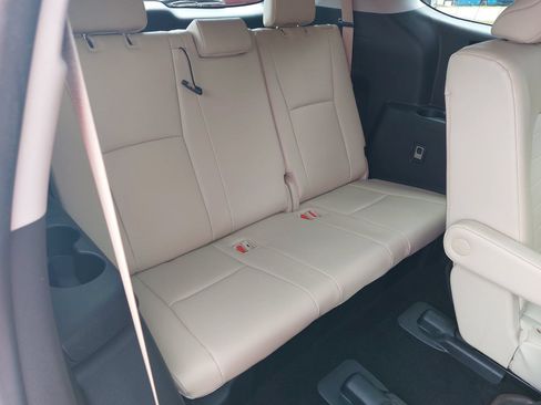Used 2021 Toyota Highlander XLE FWD image 13