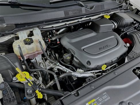 Used 2019 Chrysler Pacifica Limited w/ Tire & Wheel Group image 26