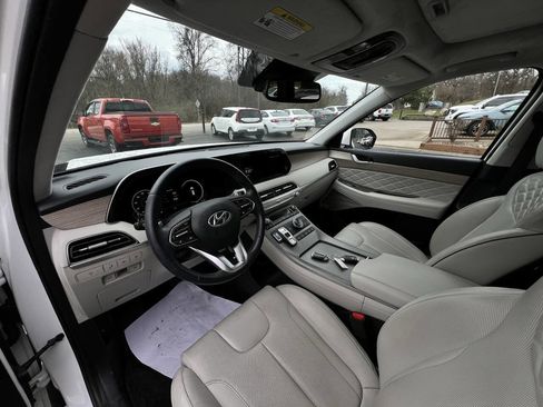 Used 2022 Hyundai Palisade Calligraphy image 2