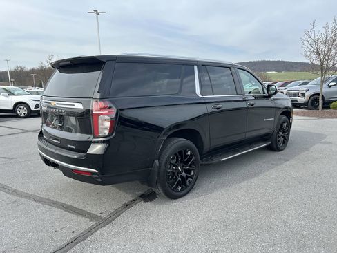 Used 2023 Chevrolet Suburban Premier image 7