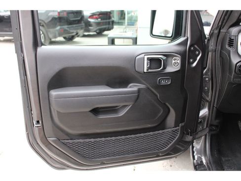 Used 2025 Jeep Wrangler Sport S image 8