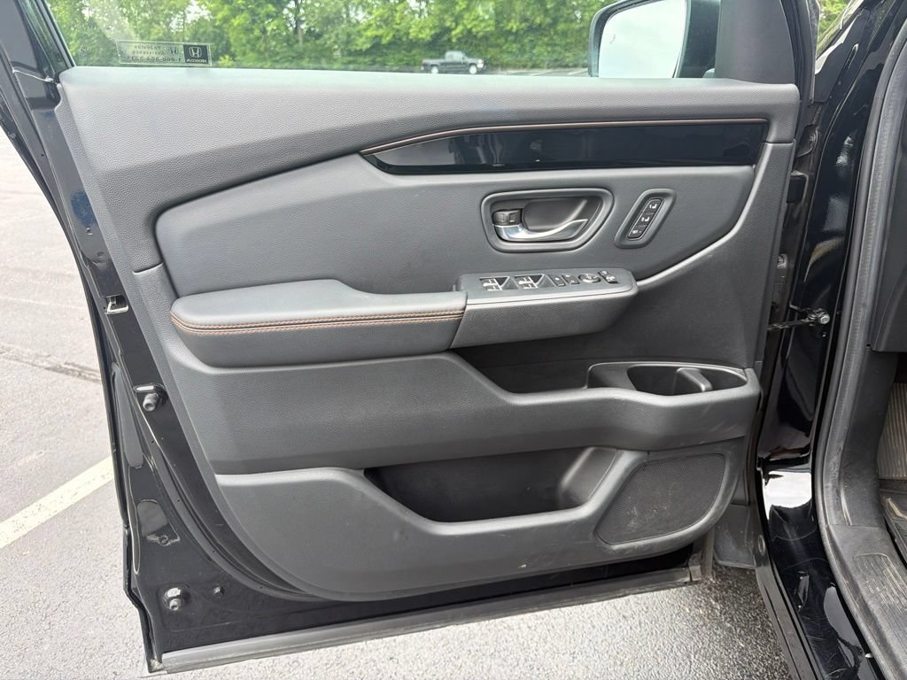 Certified 2025 Honda Pilot TrailSport image 18