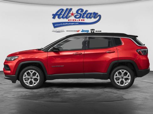 Used 2025 Jeep Compass Limited AWD/4WD image 5