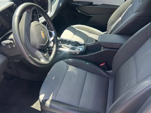 Used 2025 Chevrolet Trax LT w/ LT Convenience Package FWD image 8