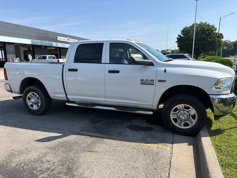 Used 2018 RAM 3500 Tradesman w/ Chrome Appearance Group AWD/4WD image 3