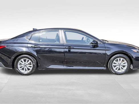 Used 2025 Toyota Camry LE FWD image 3