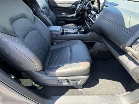 Used 2024 Nissan Pathfinder Platinum w/ Cargo Package AWD/4WD image 30