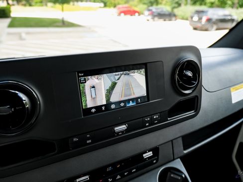 Used 2022 Mercedes-Benz Sprinter 2500 image 45