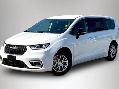 Used 2024 Chrysler Pacifica Touring-L