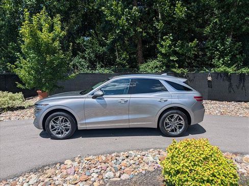 Used 2022 Genesis GV70 2.5T w/ Select Package AWD/4WD image 2