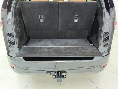 Used 2023 Land Rover Discovery S R-Dynamic image 14