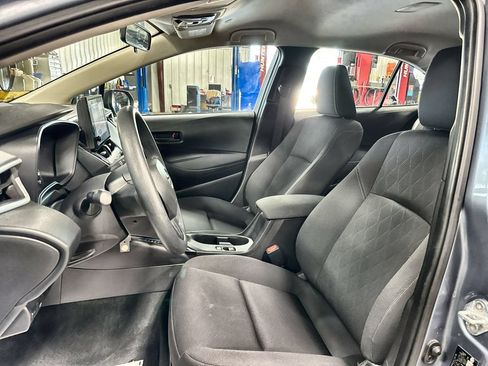 Used 2025 Toyota Corolla LE FWD image 12
