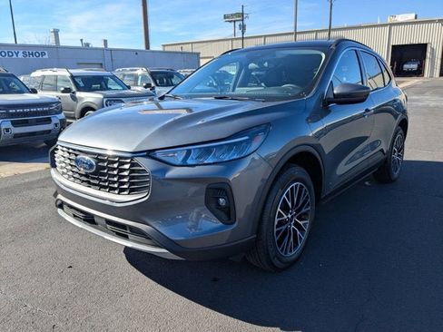 New 2026 Ford Escape SE w/ Class II Trailer Tow Package image 7