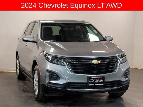Used 2024 Chevrolet Equinox LT image 2