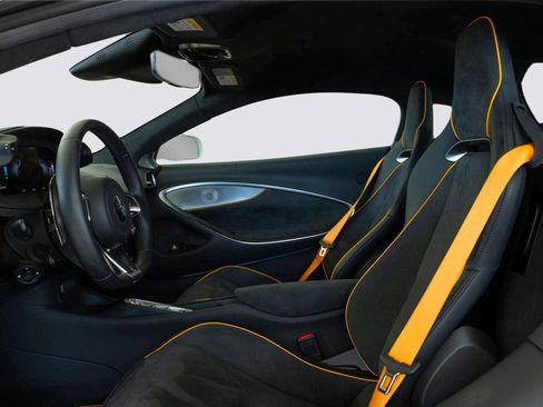 Used 2024 McLaren Artura image 15