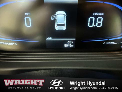 Certified 2025 Hyundai Venue SEL image 24