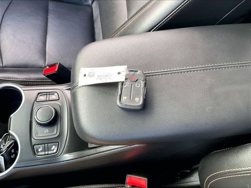 Used 2019 GMC Terrain SLT w/ Preferred Package image 28