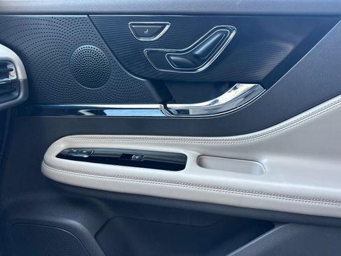 Used 2023 Lincoln Corsair Standard w/ Equipment Group 101A image 20