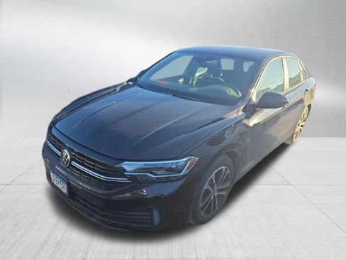 Used 2022 Volkswagen Jetta Sport image 4