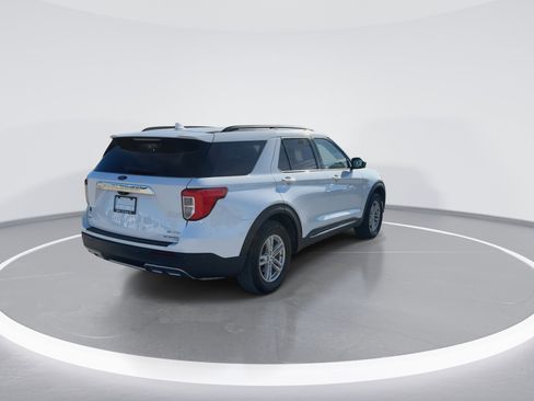 Certified 2022 Ford Explorer XLT w/ Equipment Group 202A image 9