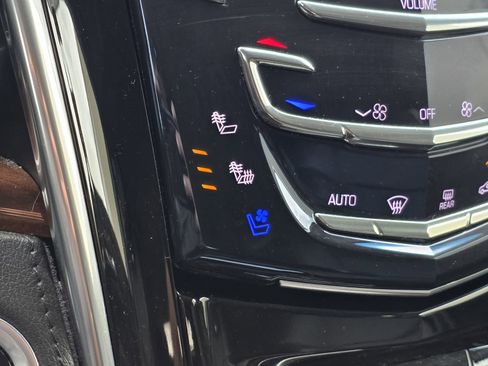 Used 2019 Cadillac Escalade 2WD image 24