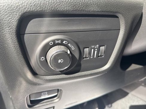 Used 2023 Jeep Grand Cherokee Limited w/ Luxury Tech Group II image 21