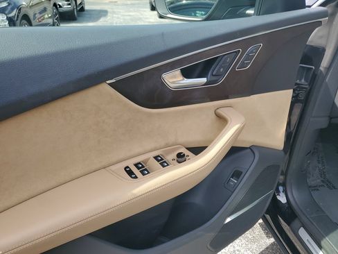 Used 2019 Audi Q8 Prestige w/ Luxury Package AWD/4WD image 21