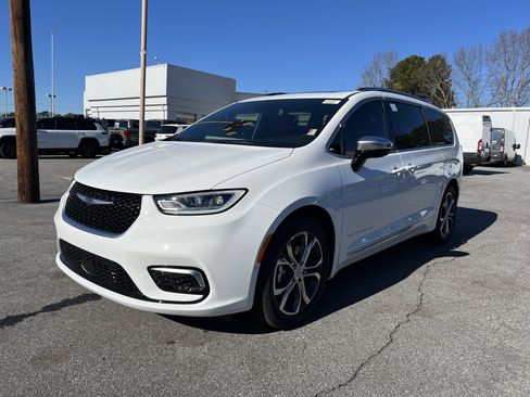 New 2026 Chrysler Pacifica Pinnacle image 2