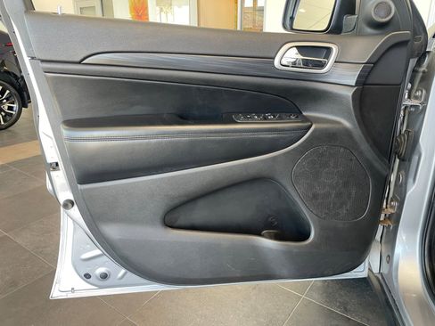 Used 2021 Jeep Grand Cherokee Laredo X image 13