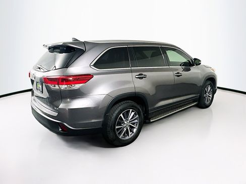 Used 2017 Toyota Highlander XLE image 9
