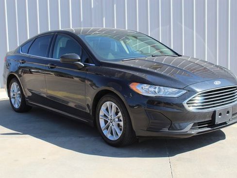 Used 2020 Ford Fusion SE image 4