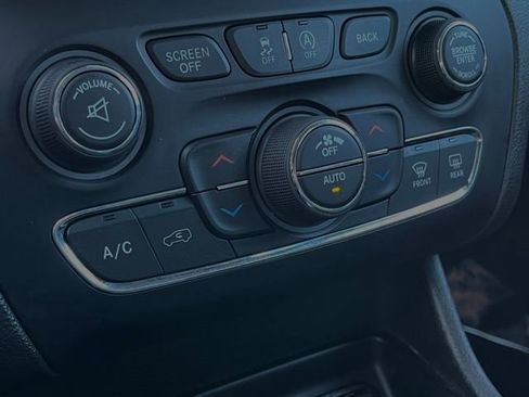 Used 2018 Jeep Cherokee Trailhawk image 18