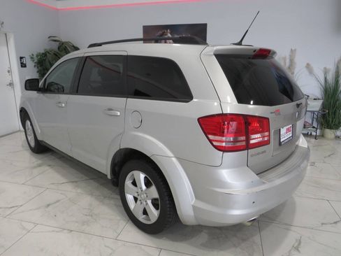 Used 2010 Dodge Journey SXT w/ Flexible Seating Group FWD image 5