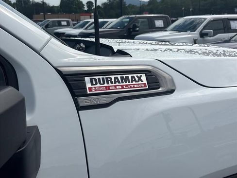 Used 2022 GMC Sierra 2500 AT4 w/ AT4 Preferred Package AWD/4WD image 11