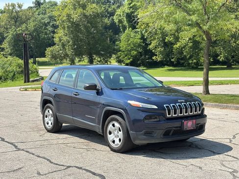 Used 2016 Jeep Cherokee Sport AWD/4WD image 3